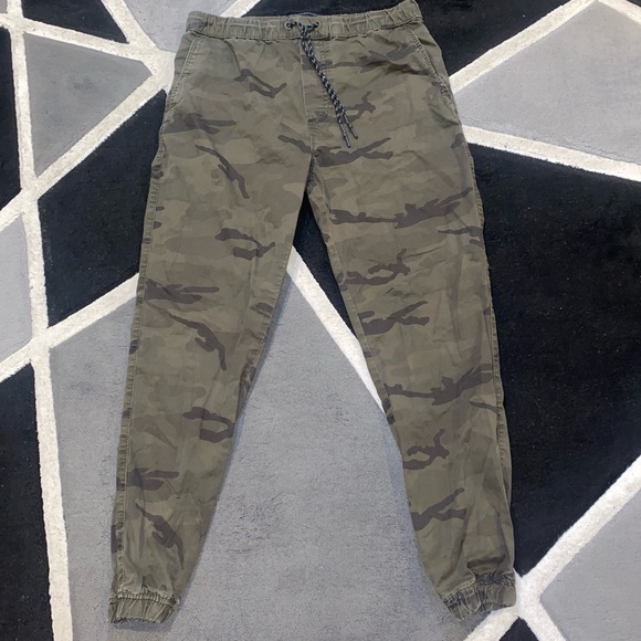 Camo American Eagle joggers. Size Medium Tall. - Picture 2 of 4